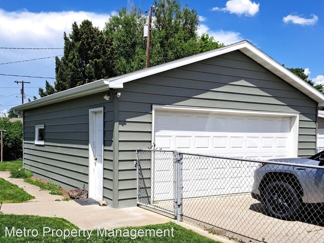 Building Photo - 4 br, 2 bath House - 305 17th st W