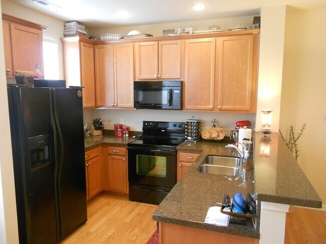 Building Photo - 820 Rue Dr