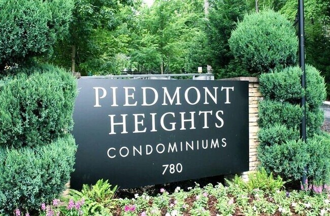 Foto del edificio - 1015 Summit North Dr NE