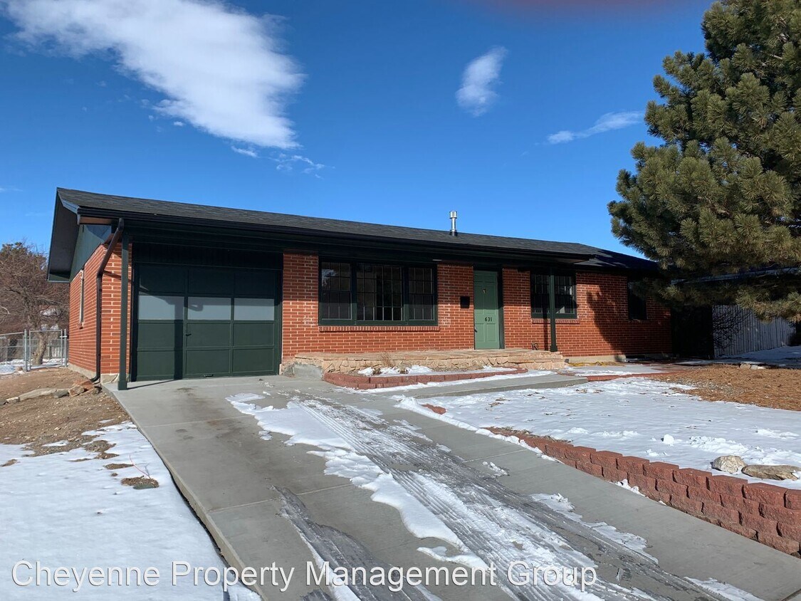 Foto principal - 3 br, 3 bath House - 631 Meadowlark Lane