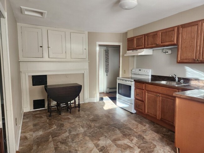 Building Photo - 310 Chase St