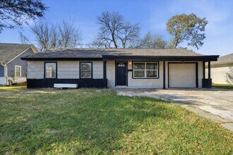 Building Photo - 2310 Merle St