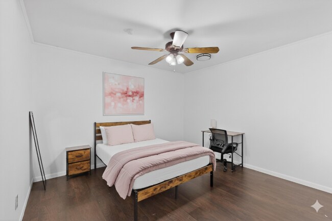 Building Photo - 404 Nottingham Dr