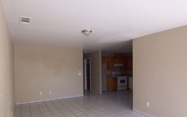 Building Photo - 1949 N. COURT 3 BEDROOM 2 BATHROOM   VISALIA