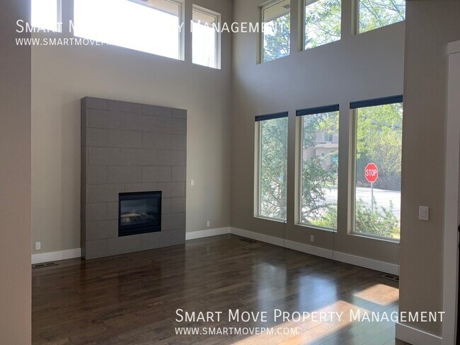 Building Photo - Stunning 3 bed home in Mill District at Ha...