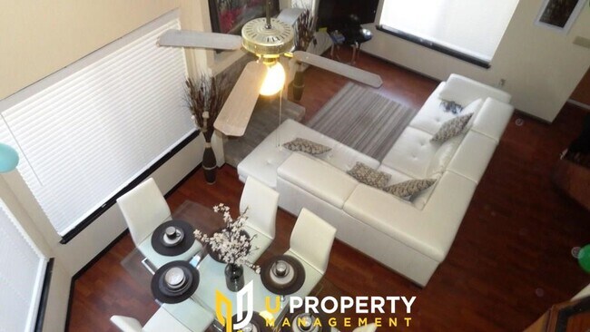 Building Photo - Spacious 2-Bed/2-Bath with High Ceilings, ...