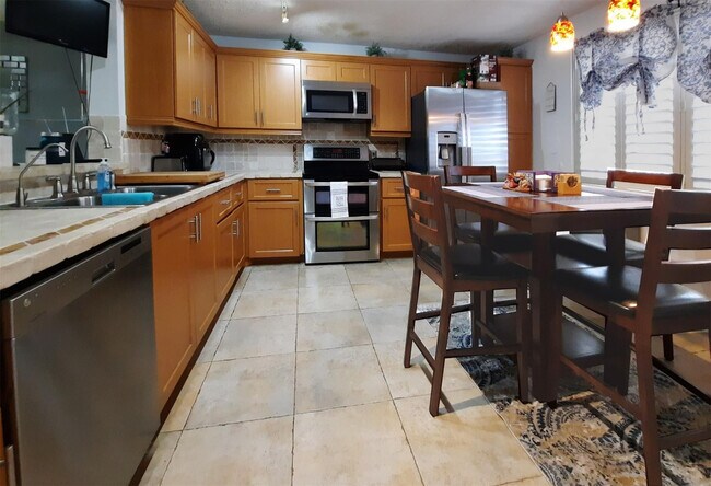 Building Photo - 291 S Hollybrook Dr