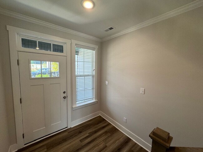 Foto del edificio - Might as well be brand new townhome!