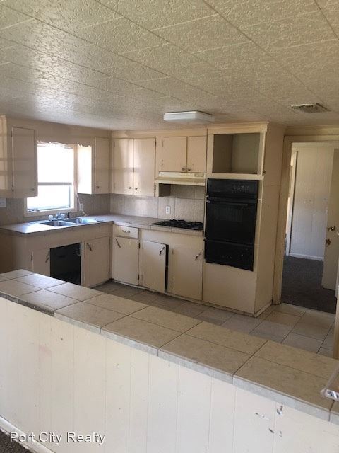 Foto del edificio - 3 br, 1 bath House - 204 Montgomery St