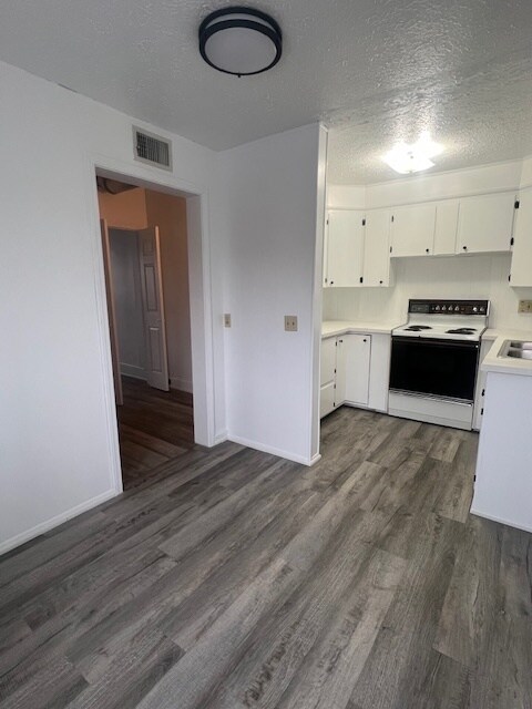 Foto del edificio - 389 W Liberty St