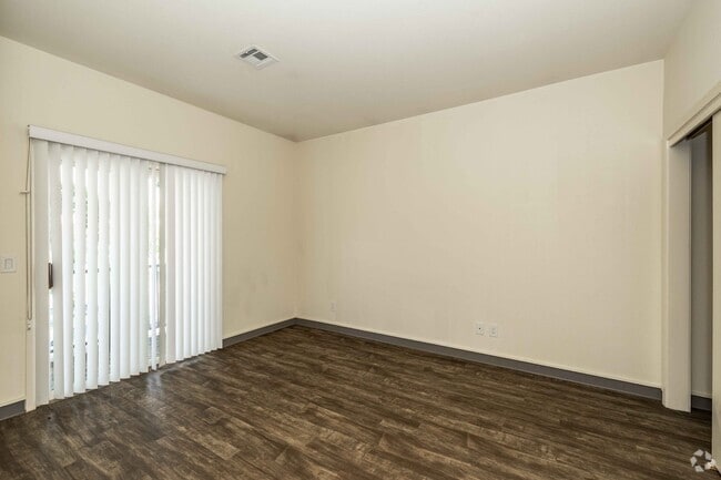 2BR, 2BA - 950SF - Bedroom 2 - 21 Rock Apartments