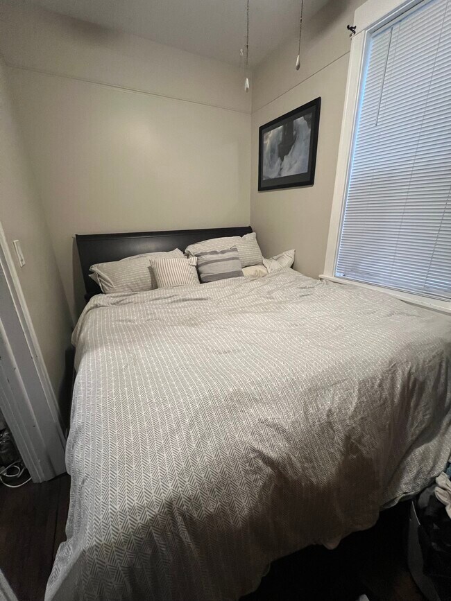 Bedroom - 1931 N Honore St