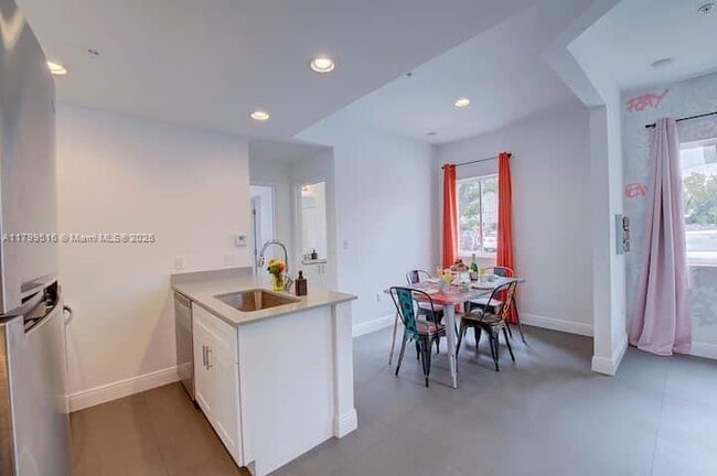 Building Photo - 346 NW 35th St
