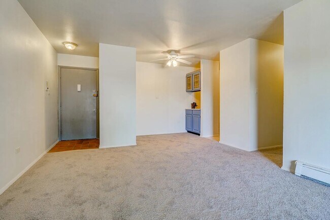Foto del edificio - Fully Furnished ! Apartment in the Heart o...