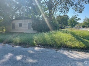 Building Photo - 5782 Belcrest St