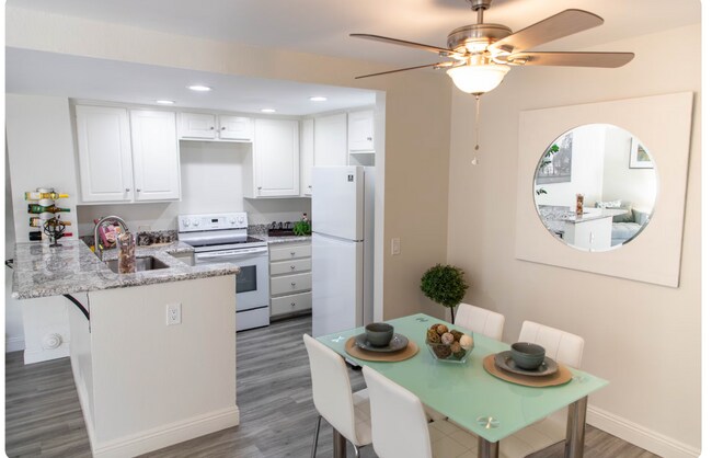 Building Photo - 1927 W College Ave