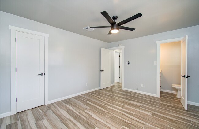 Foto del edificio - 1806 Cypress Dr