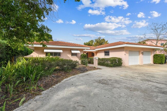 Building Photo - 3180 Sunset Dr N