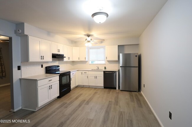 Building Photo - 207 Coville Dr
