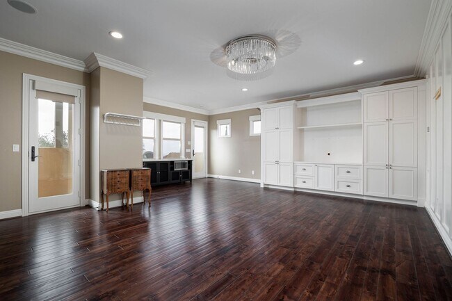 Building Photo - Spacious Studio Located in the Gated Commu...