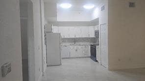 Building Photo - 2801 Riverside Dr