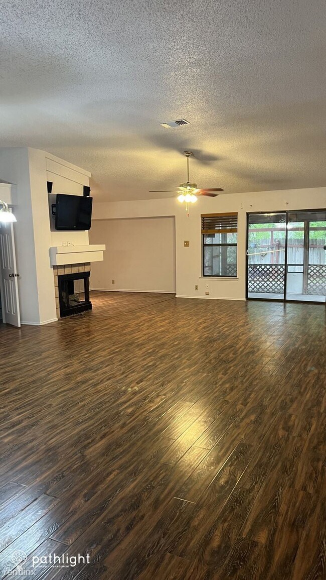 Foto del edificio - 4 br, 2.5 bath House - 16738 Stoney Glade ...