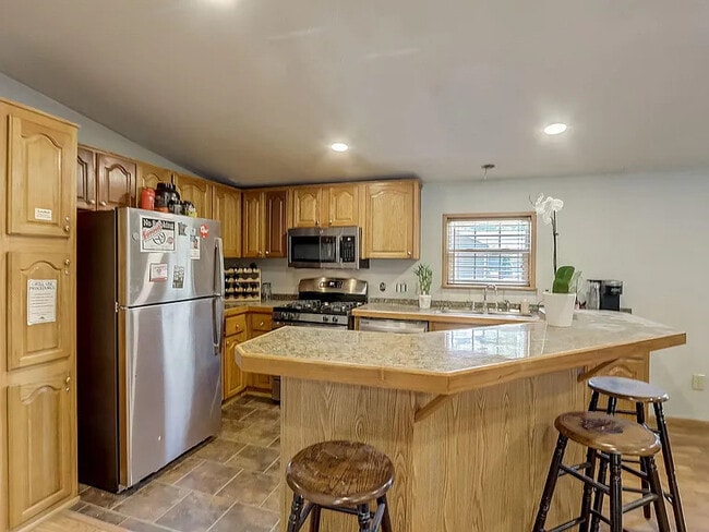 Foto del edificio - 128 Lake Shore Dr