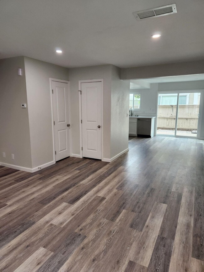 Sala de estar - 443 E Park Ave
