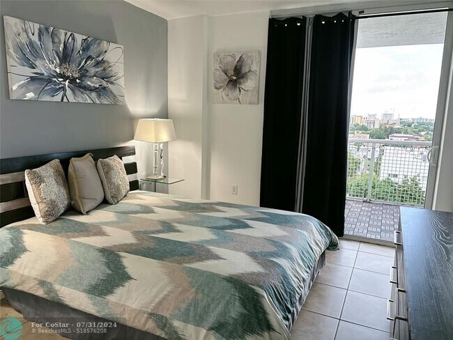 Foto del edificio - 900 SW 8th St