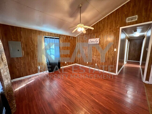 Building Photo - Three Bedroom Rental Home in Lafayette!