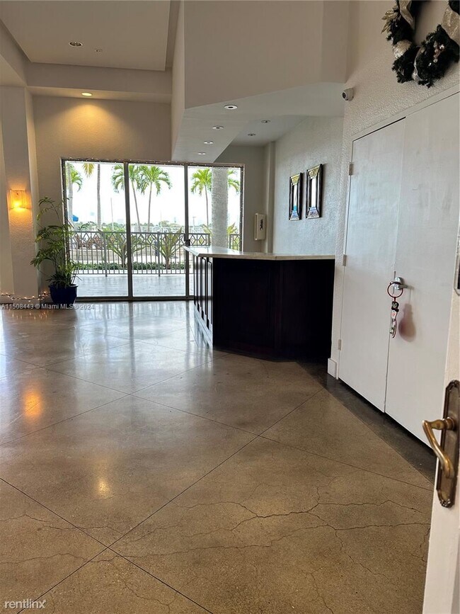 Foto del edificio - 1 br, 1 bath Condo - 800 West Ave Apt 523