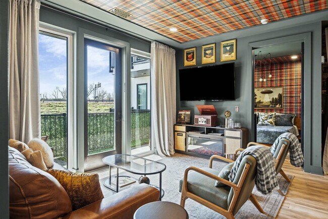 Building Photo - 245 Hermitage Ave