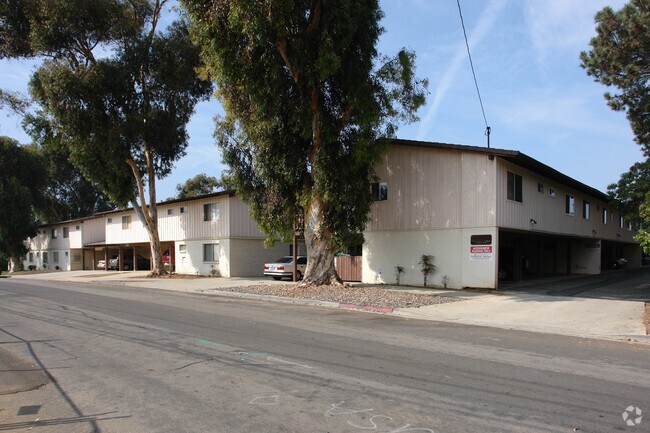 Building Photo - 3080 Lincoln St