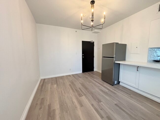 Building Photo - 259 St Paul St