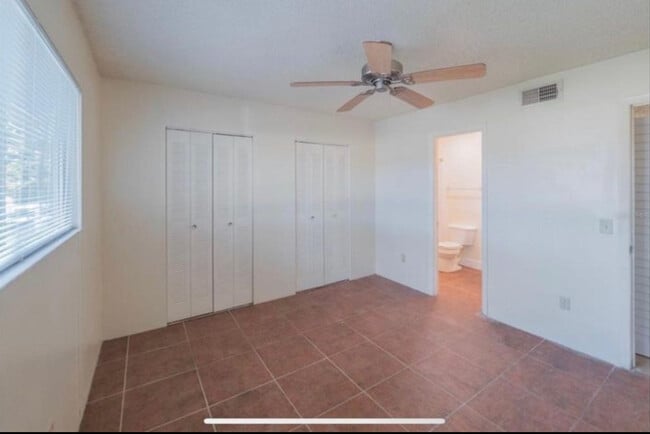 Building Photo - 501 W Rosewood Ln