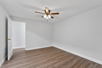 Building Photo - 210a W 49th St