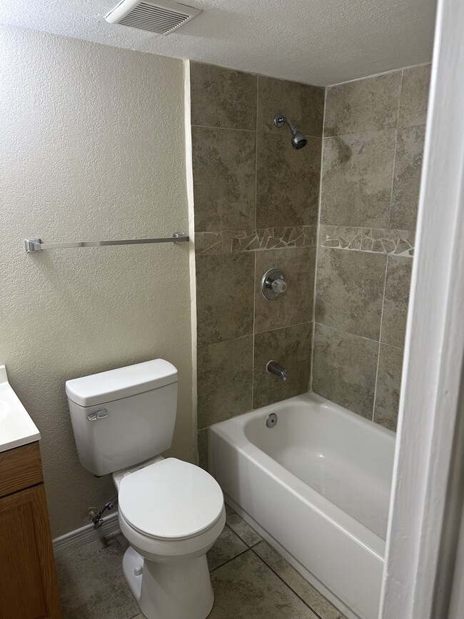 Bathtub - 7427 Benson Dr