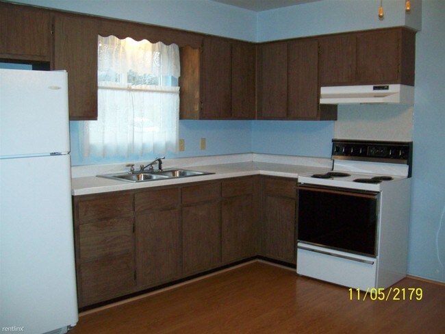 Building Photo - 3 br, 1 bath House - 2618 Lester st