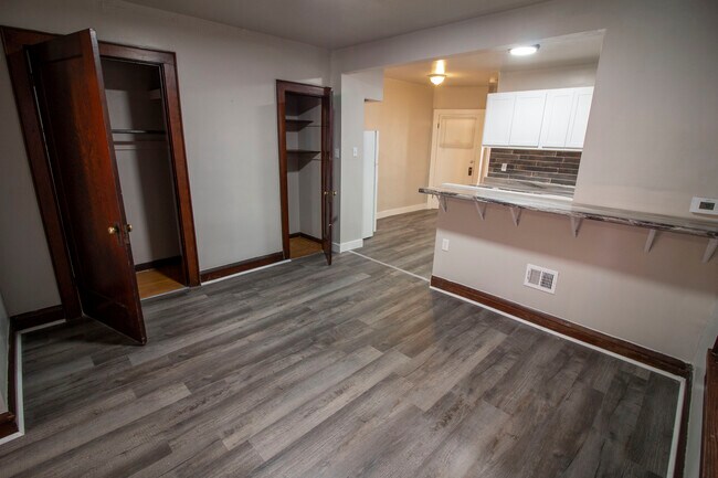 Foto del edificio - 4954 Winona Ave