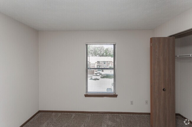 1BR, 1BA - 645 SF - Basswood Apartments