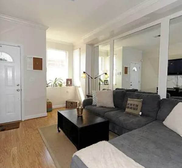 Building Photo - 1012 7th St SE