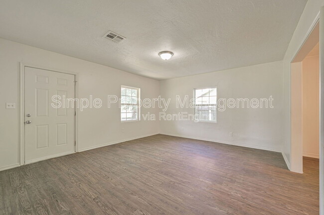 Photo - 713 Sw 25th St House