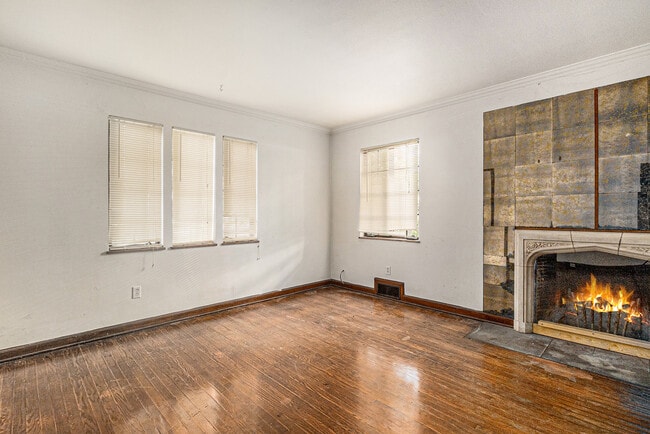 Building Photo - 608 W Washington St