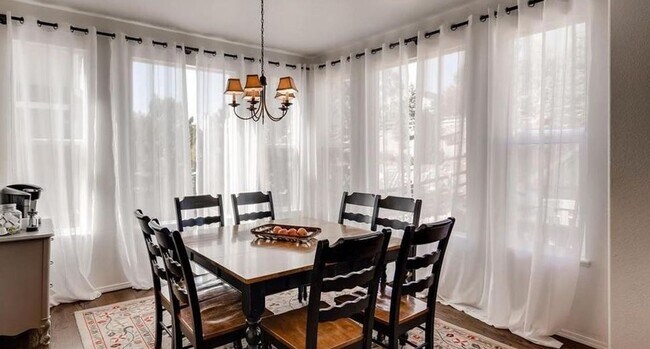Foto del edificio - 6 month lease available! D20 5bdrm Home on...