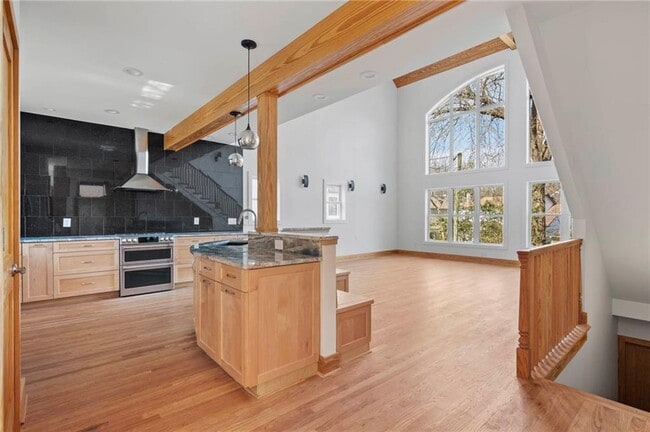 Building Photo - 1008 Courtenay Dr NE