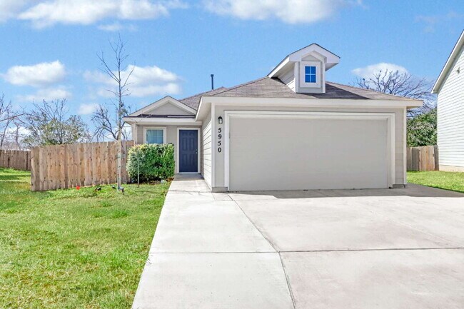 Foto del edificio - "Charming 3-Bedroom, 2-Bath Home Retreat with Solar Panels! 10% off for active service members!"