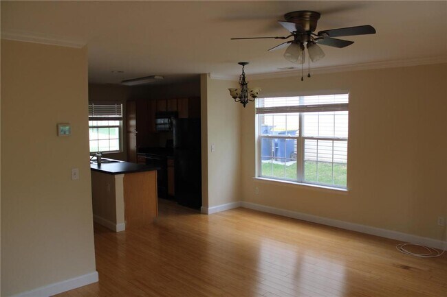 Foto del edificio - 815 Woodside Creek Dr