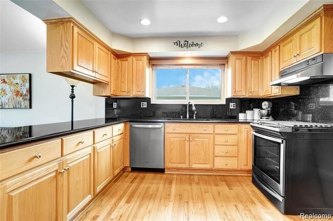Building Photo - 41223 Sesame Dr
