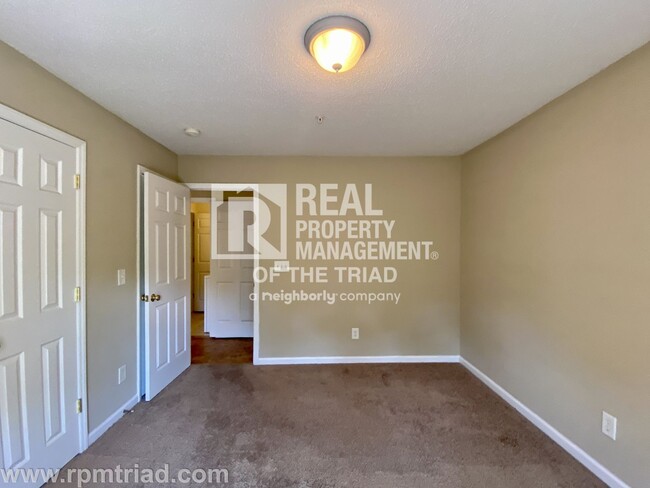 Building Photo - *MOVE IN SPECIAL* Deacon Ridge Gated Commu...