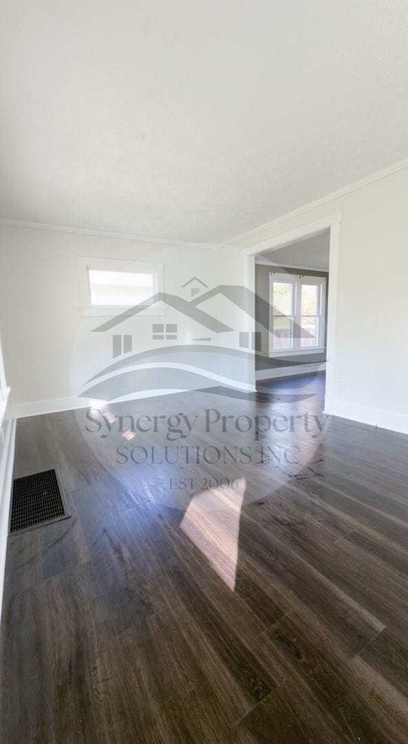 Building Photo - Crestline Home Available Now